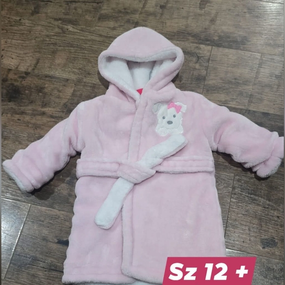 Source Unknown Other - Baby girl robe sz 12 months pink